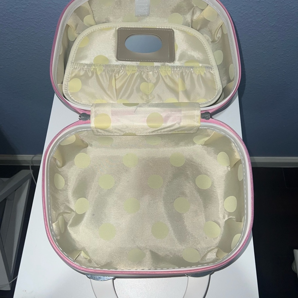Hello Kitty carry-on - Picture 5 of 6